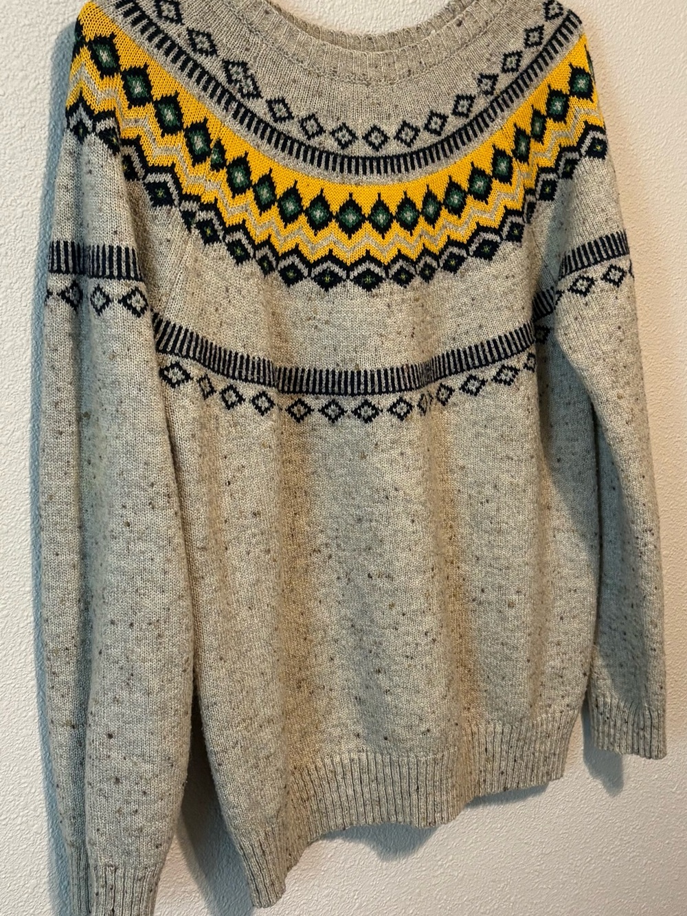 Weatherproof Vintage Gray Crewneck Sweater with Yellow and Dark Green Yoke